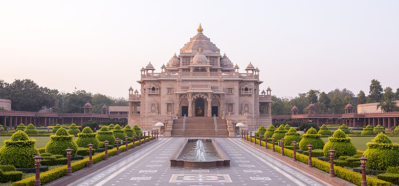 delhi to ahmedabad bus